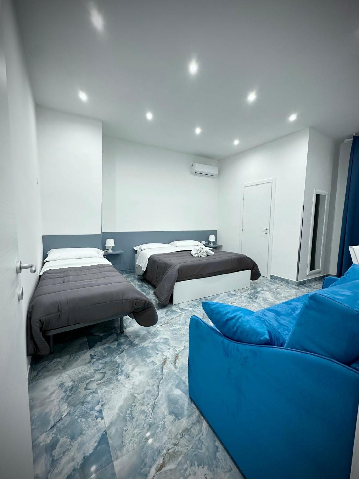 Marvit Central Luxury Наполи Екстериор снимка