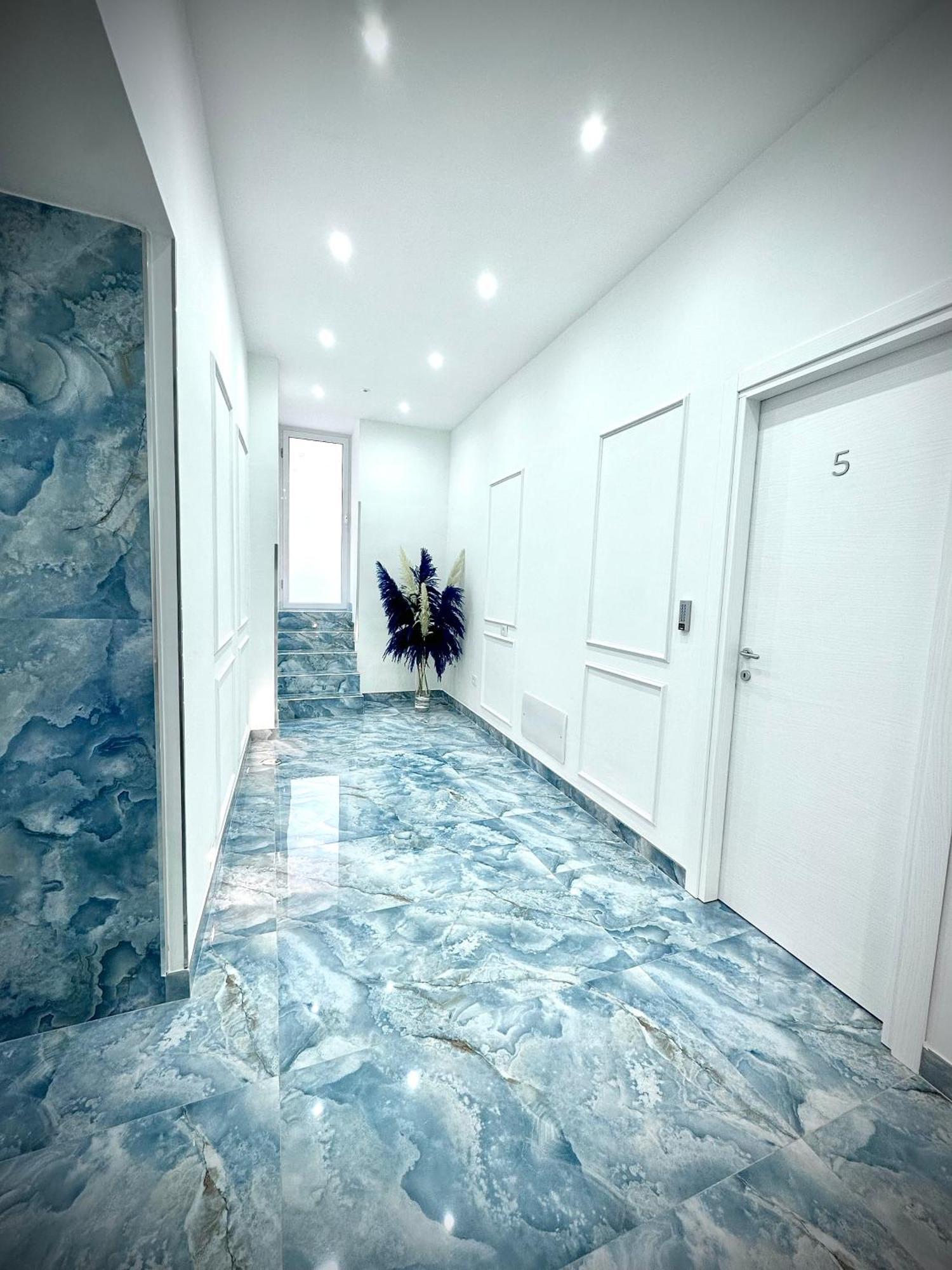 Marvit Central Luxury Наполи Екстериор снимка