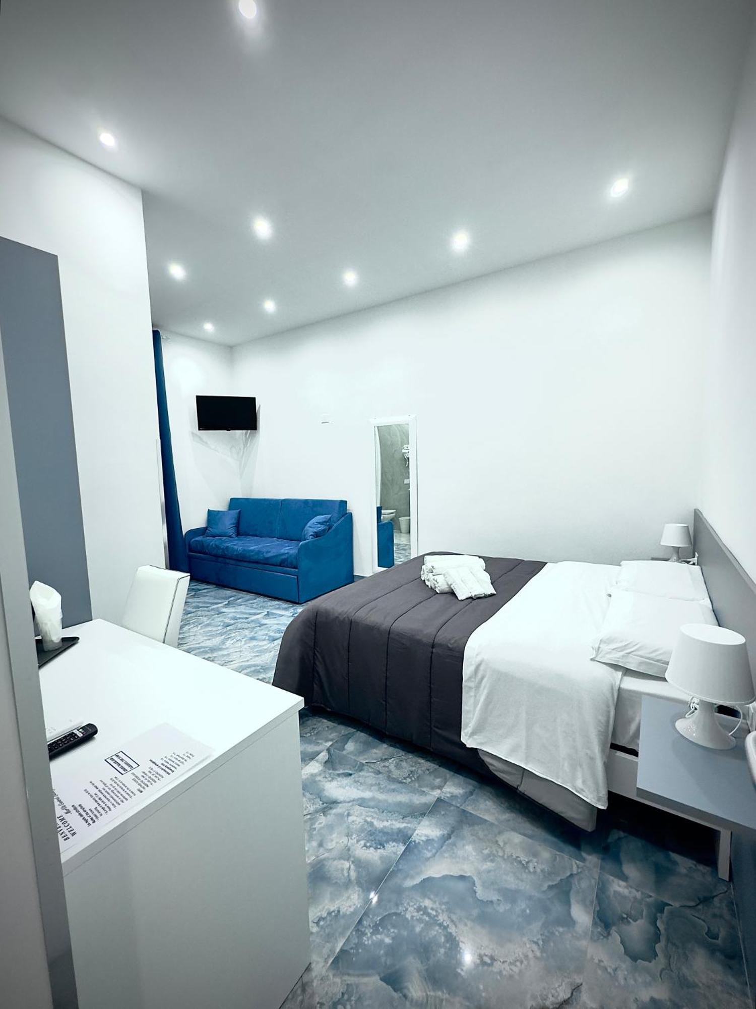 Marvit Central Luxury Наполи Екстериор снимка