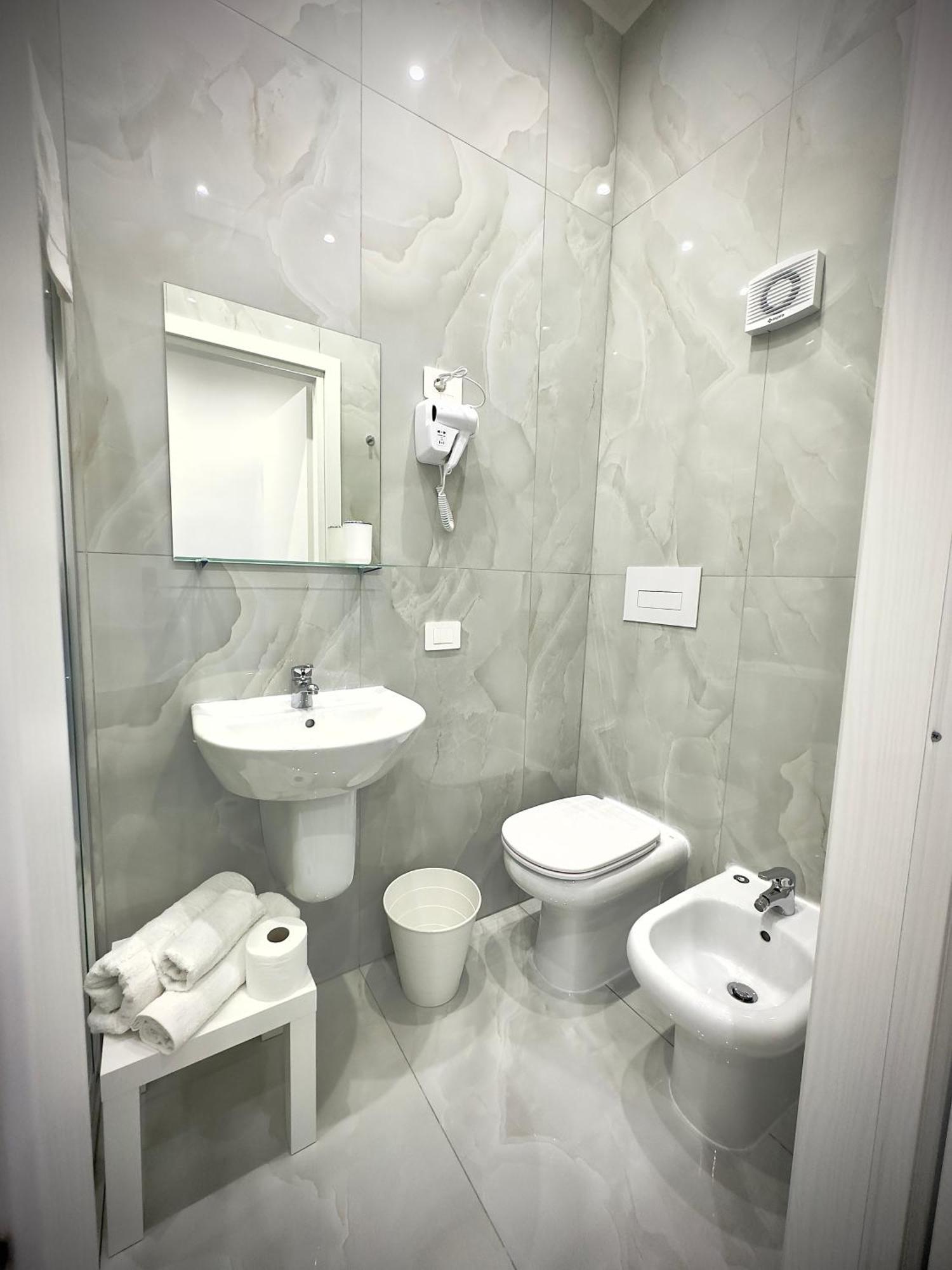 Marvit Central Luxury Наполи Екстериор снимка