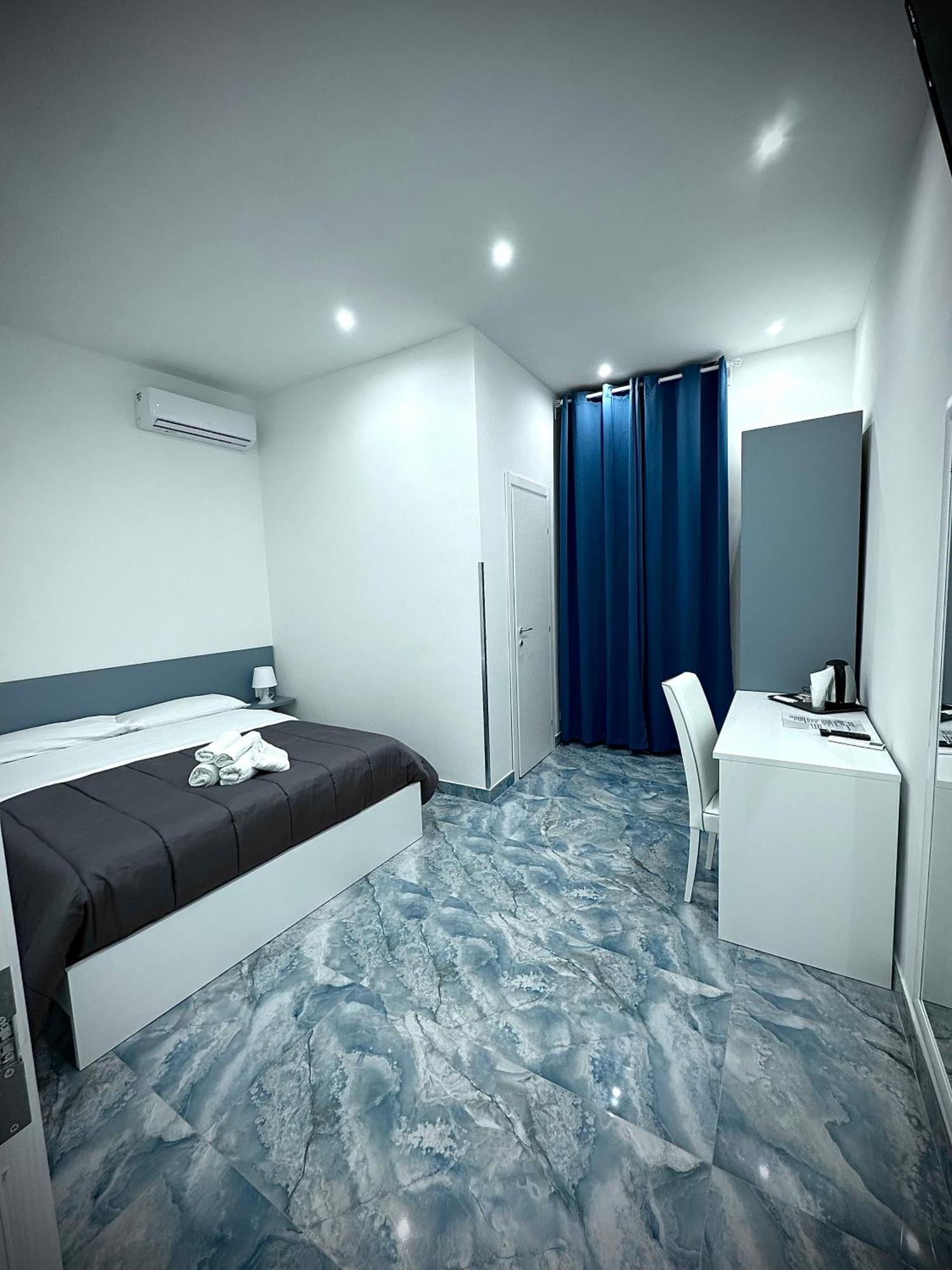 Marvit Central Luxury Наполи Екстериор снимка